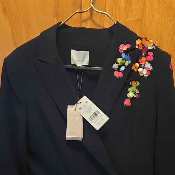 Elegant Blazer Dress with Colorful Floral Accents - Picture 2 of 12